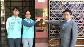 不滿不斷被「抹紅」，民眾黨立委候選人張其祿在發言人陳宥丞、律師陪同下，赴台北地檢署對專欄作家姚清峰提告。（圖／記者楊佩琪攝）