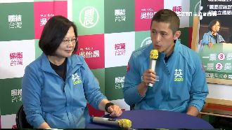 合體吳怡農！英：挺年輕世代進入國會