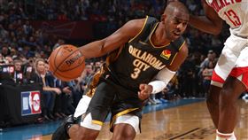 ▲保羅（Chris Paul）球過對手胯下過人。（圖／翻攝自雷霆推特）