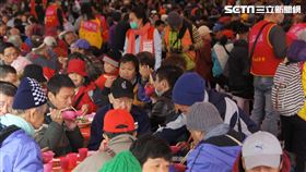 台北市人安、創世及華山基金會聯合舉辦《寒士吃飽30》活動（翻攝畫面）