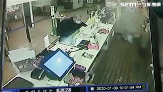 趁店員再忙！中年光頭男5秒搶哀鳳逃