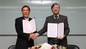 曼陀羅花當麻醉劑？輔大與台花產學合作大玩「花卉生技」
輔大提供