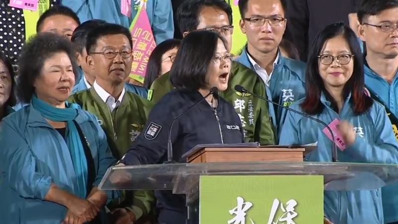 綠椅不夠坐！小英高雄造勢破30萬人