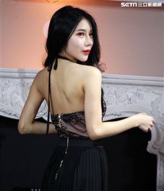 表特版女神沈琪琪77拍攝「2020女神回歸年曆」。（記者邱榮吉/攝影）