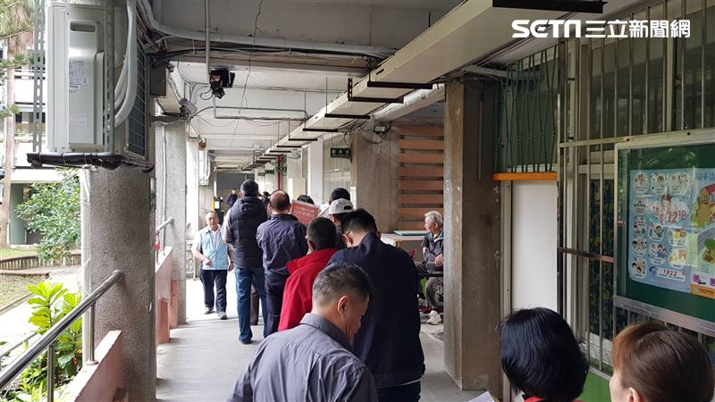 投票搶頭香有特別服務？他見這幕驚呆