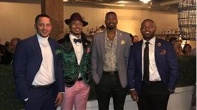 ▲貝茲（左二）獲得高薪。（圖／取自IG）