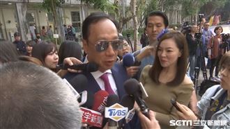 晚上哪看開票？郭董偕妻：票多才出門