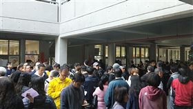 投票所(三峽桃子腳國小（圖／記者鍾志鵬攝影）開始投票前)