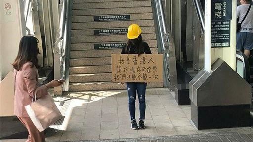 鼻酸　香港女孩站在高鐵大廳為了這事