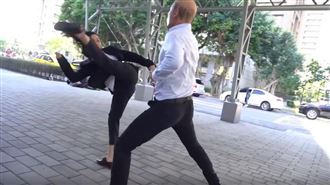 蔡韓終極格鬥！發大財、讀稿機變武器