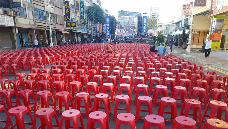 韓競辦封路開票　塑膠椅擺滿滿等嘸人