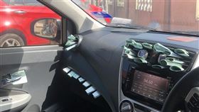 開車載送友人後 車內夾縫送1.1萬（翻攝自推特）