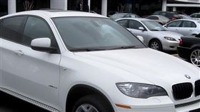 白色BMW-取自維基百科