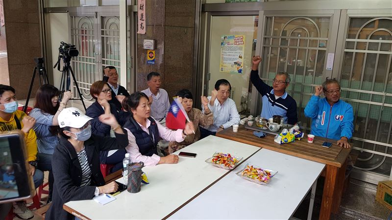 高雄立委／黃昭順暫落後 支持者臉繃