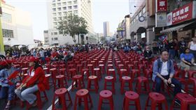 韓國瑜競總觀票人潮不如以往第15任總統副總統及第10屆立法委員選舉11日下午4時開始開票，國民黨總統候選人韓國瑜高雄競選總部觀票人潮，不如2018年市長選舉開票當晚的人潮。中央社記者董俊志攝　109年1月11日