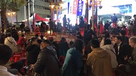 韓粉包圍國民黨中央　記者李依璇攝影