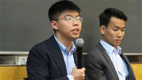 黃之鋒批評中國國台辦白色恐怖香港眾志秘書長黃之鋒（左）13日在紐約哥倫比亞大學表示，中國國務院台灣事務辦公室搞白色恐怖沒有用，他期盼更多台灣人關注香港抗爭。中央社記者尹俊傑紐約攝  108年9月14日