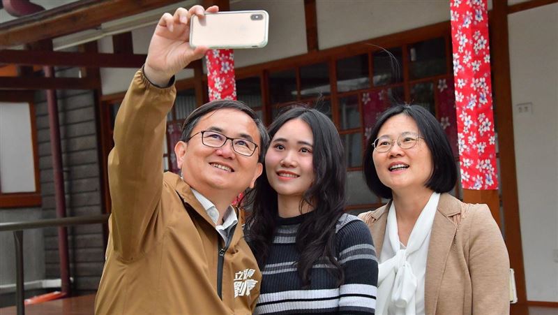 韓冰有對手了？劉櫂豪女兒清新惹人愛