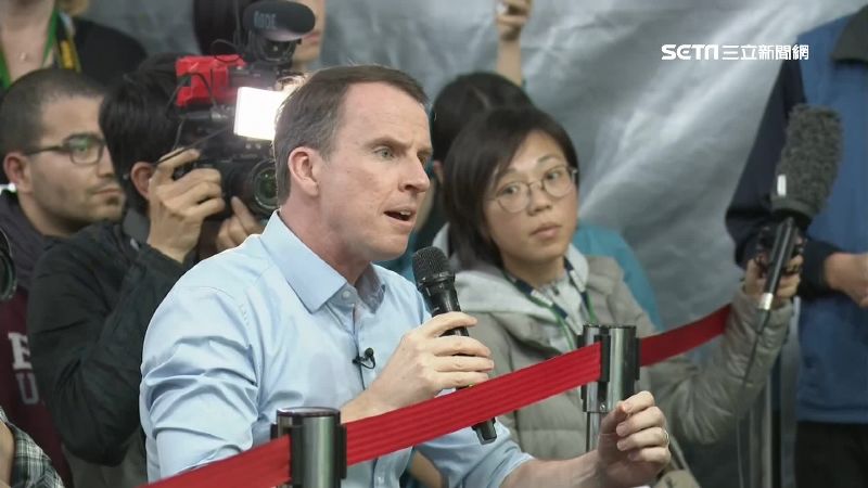 披露新疆拘留所影片　英媒記者遭抗議