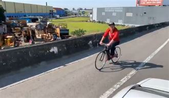 陳柏惟騎腳踏車謝票！高歌狂喊：3Q