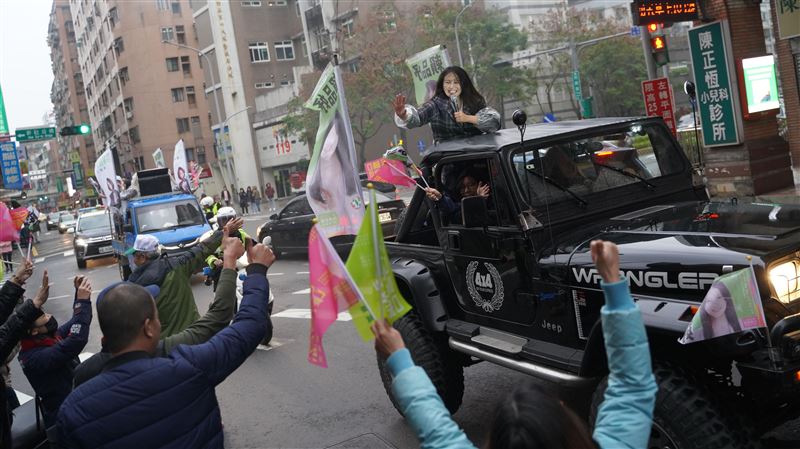 搶下國會席次　賴品妤謝票民眾超熱情