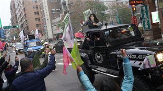 搶下國會席次　賴品妤謝票民眾超熱情