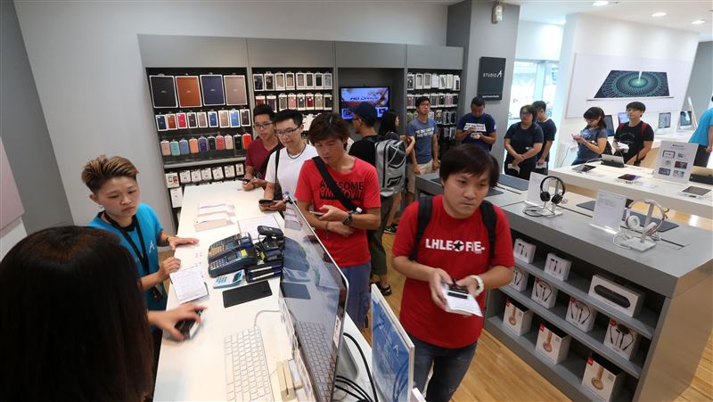 蘋果經銷商瞄準果粉　抽獎福袋搶商機