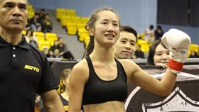 ▲格鬥業餘鐵籠踢拳賽，張珈瑋臉型酷似柯佳嬿。（圖／大會提供）