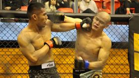 ▲尤凱文（左）第四度打敗黃證愷。（圖／大會提供）