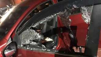 遇3惡煞持棍砸玻璃！2幼童嚇壞大哭