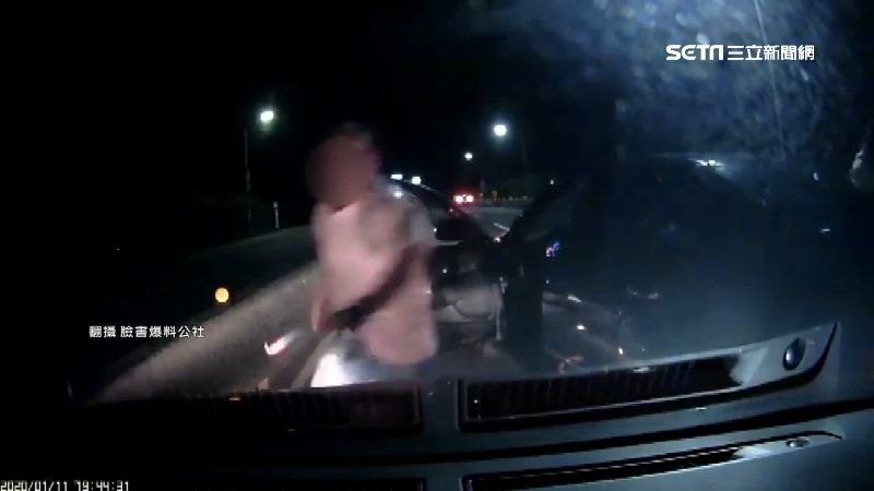 3惡煞攔車敲爆玻璃　驚悚畫面曝光