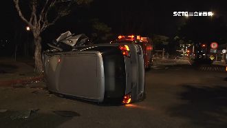 疑疲勞駕駛自撞路樹　女乘客頭部骨折