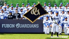 ▲富邦悍將洪一中蔡承儒郭建霖。（圖／記者王怡翔攝影）