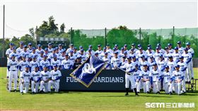 ▲富邦悍將洪一中蔡承儒郭建霖。（圖／記者王怡翔攝影）