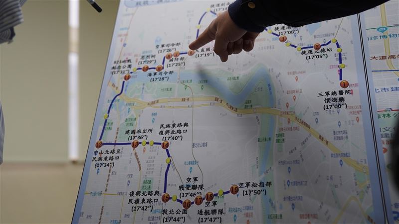 黑鷹殉職將士移柩　沿途設點供民致意