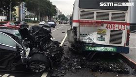 士林,延平北路,車禍,捷豹,Jaguar,公車　翻攝畫面