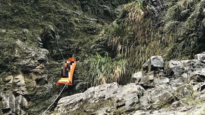 登巴博庫魯山　六旬領隊墬谷亡
