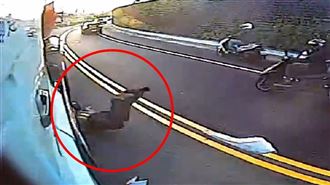 機車自撞水泥車　騎士彈飛慘死輪下⋯