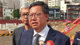 大選落幕　鄭文燦盼重大建設逐一定案開工桃園市長鄭文燦（前）13日下午表示，總統蔡英文在桃園贏得好成績，獲得市民支持，未來桃園的重大建設會儘量把握，逐一定案開工。中央社記者吳睿騏桃園攝  109年1月13日