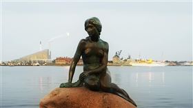 丹麥美人魚雕像挺反送中？底座被噴漆　紅字寫「自由香港」
圖／翻攝自unsplash