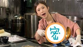 雞排妹學做菜（圖／翻攝自雞排妹ili鄭家純臉書）