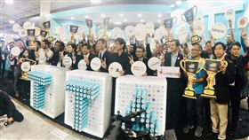 CES消費電子展 台灣13家新創公司獲獎今年美國消費電子展（CES）7日至10日在拉斯維加斯舉行，13家台灣科技新創公司獲得創新獎。圖攝於8日得獎會場。（駐舊金山台北經文處科技組提供）中央社記者周世惠舊金山傳真  109年1月13日