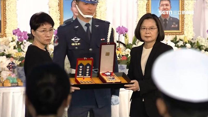 黑鷹殉職將士公祭　總統授沈一鳴勳章