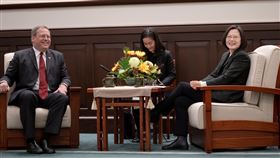 蔡英文、唐偉康（總統府提供）