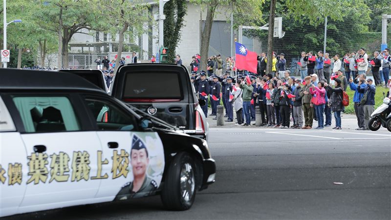 送沈一鳴最後一程！民眾淚喊：感動