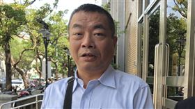 石犬毀損案10/9二審宣判  李承龍求輕判前台北巿議員李承龍（左）被控毀損逸仙國小石犬案，一審遭判5月。李承龍4日在庭外受訪指出，在原審沒好好表達意見才上訴，這次二審法官讓他暢所欲言，希望法官有聽懂他說的，也期許10月9日上午10時宣判時，法官能判輕一點，因為這是二審定讞案件。中央社記者劉世怡攝  107年9月4日