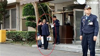 孫道存回家了！不發一語離開看守所