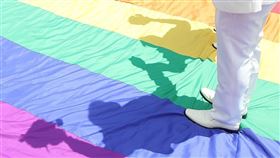 台灣2019年5月成為亞洲第一個同性婚姻合法化的地區，迄今已有超過2000對同性伴侶登記結婚，促使商業代孕機構紛紛來到台灣協助更多想要生兒育女的LGBT+伴侶。（中央社檔案照片）