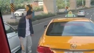 對喇叭聲過敏？他被按喇叭掏棒攔車