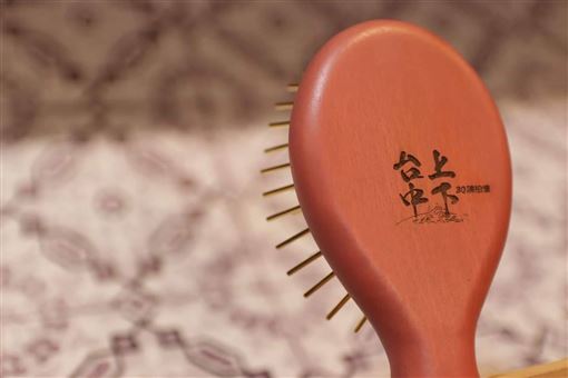 選前竟收到「梳子」…陳柏惟不怕忌諱:台灣人毋驚輸圖翻攝自陳柏惟臉書
